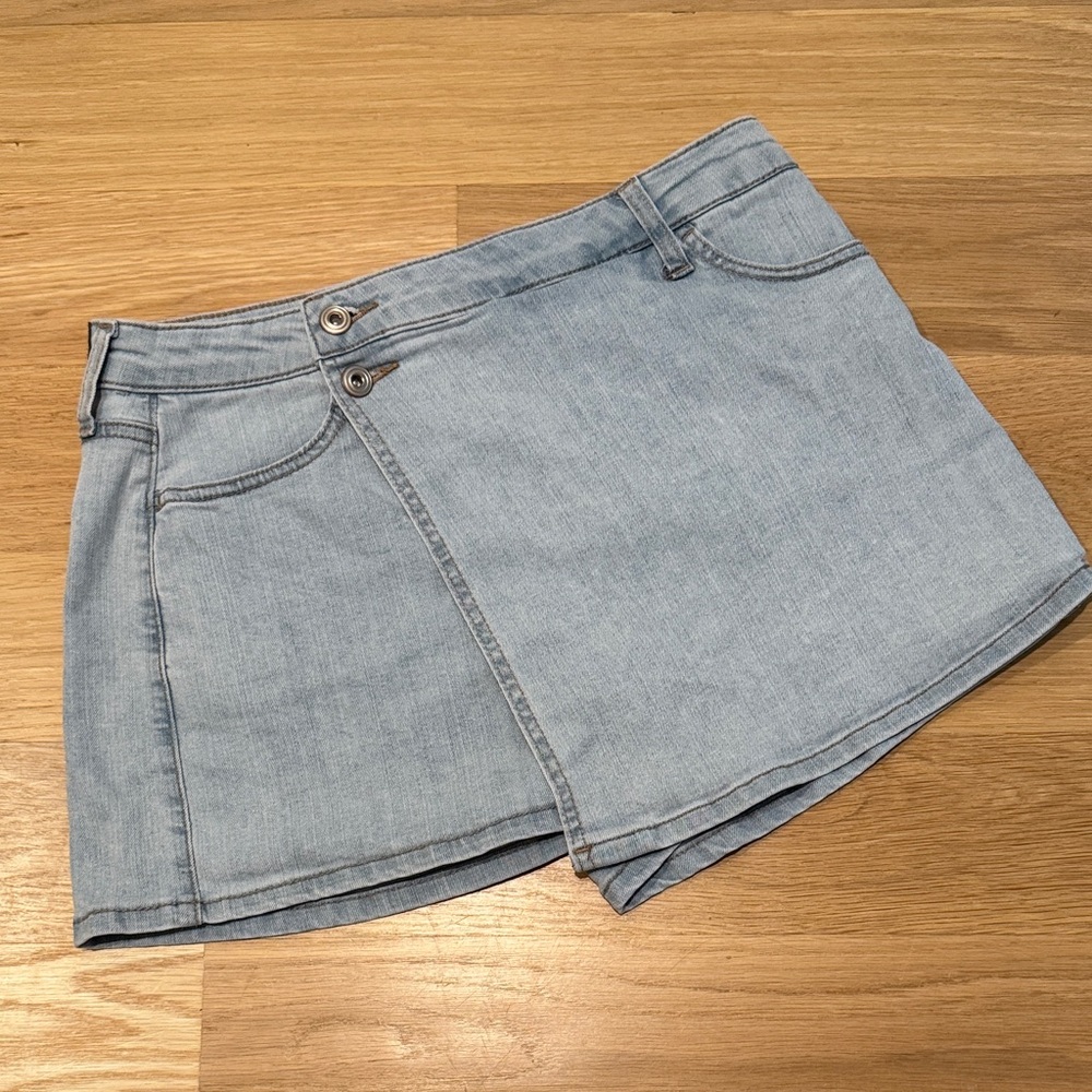 BCBGeneration Light Blue Denim Skort, Women’s Size M Medium